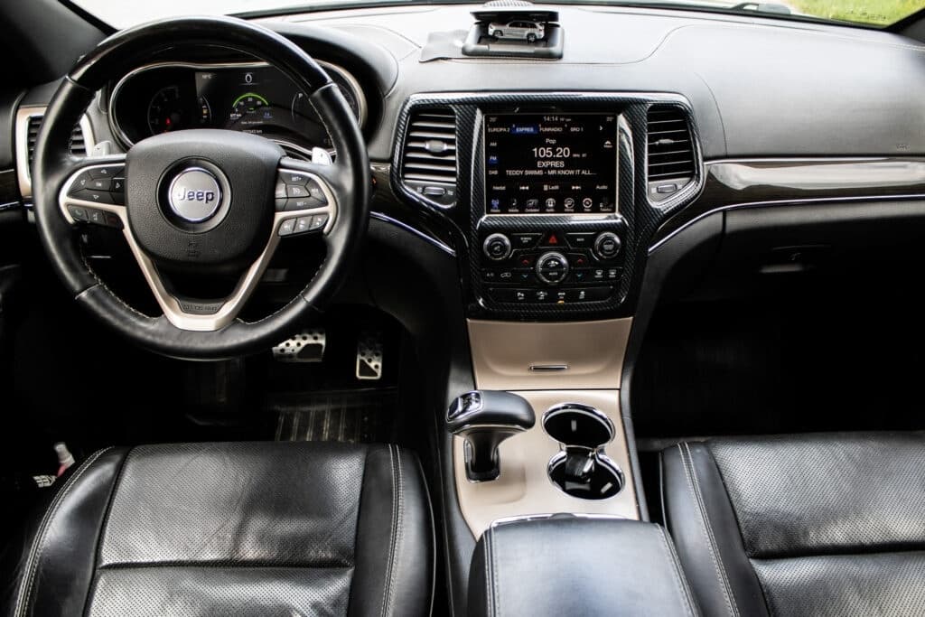 2015 Jeep CHEROKEE - 11