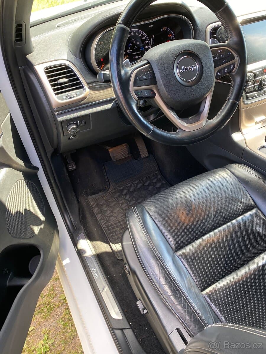 2015 Jeep CHEROKEE - 11