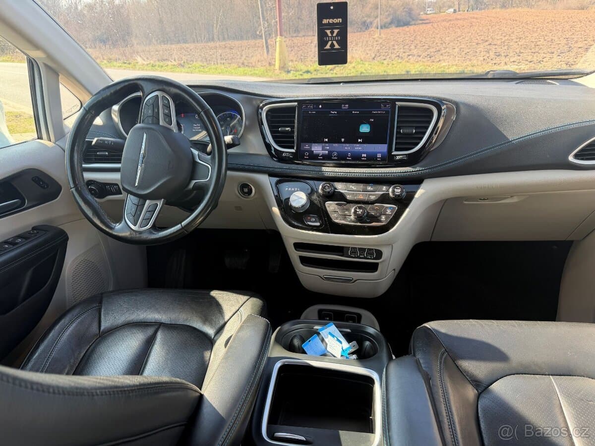 Chrysler PACIFICA - 11