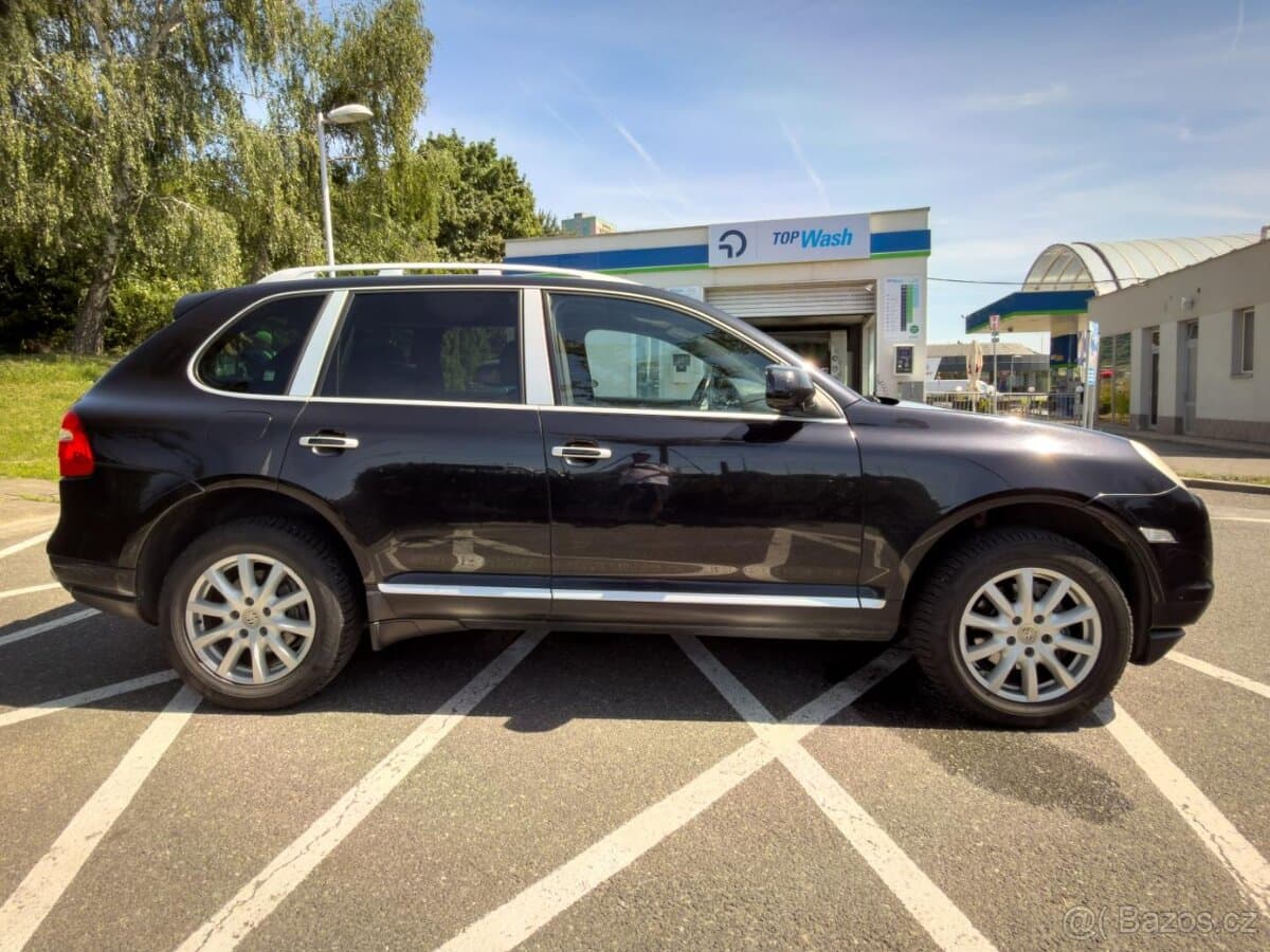 2010 Porsche CAYENNE - 11