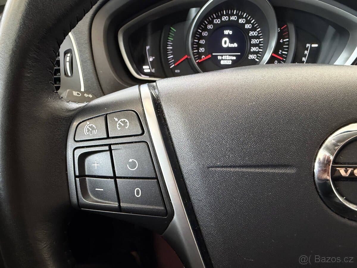 2019 Volvo V40 - 11