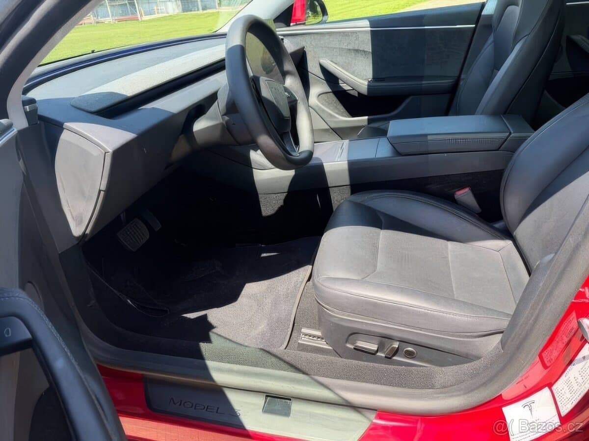 2025 Tesla MODEL 3 - 11
