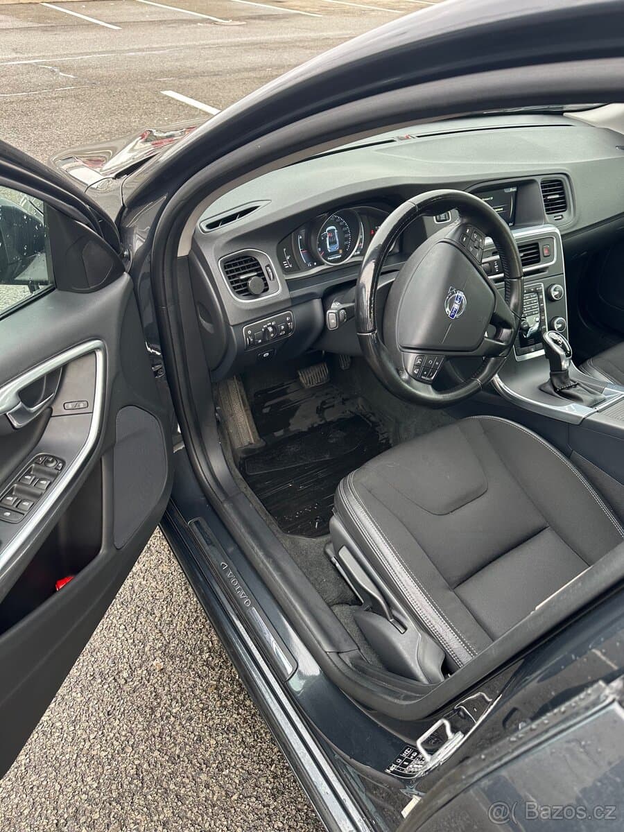2016 Volvo S60 - 11