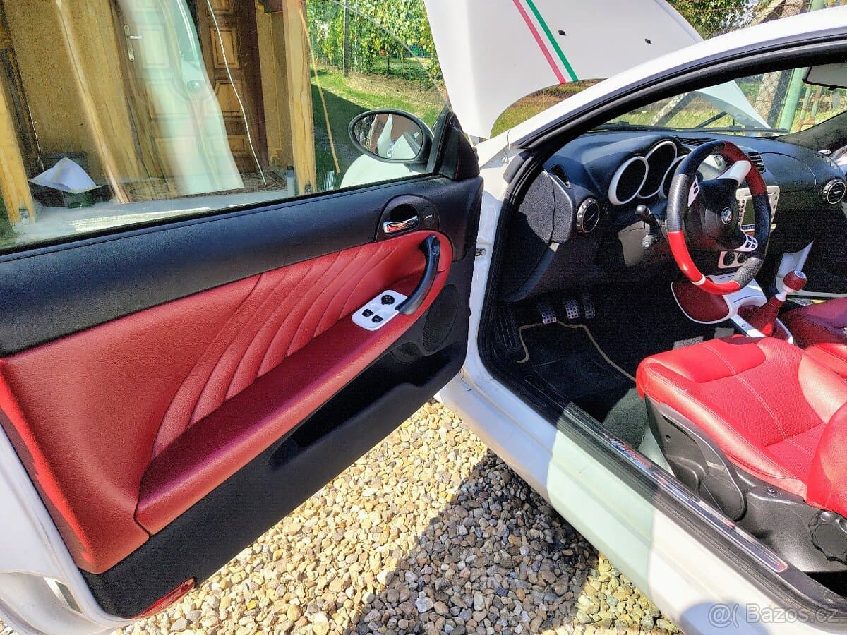 2005 Alfa Romeo GT - 11