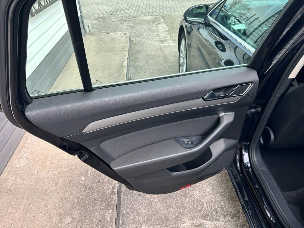 2015 Volkswagen PASSAT - 11