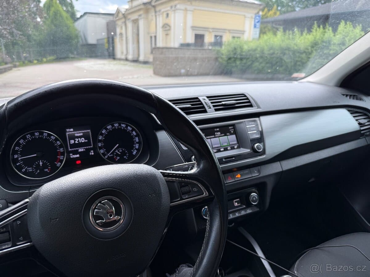 2015 Škoda FABIA - 11