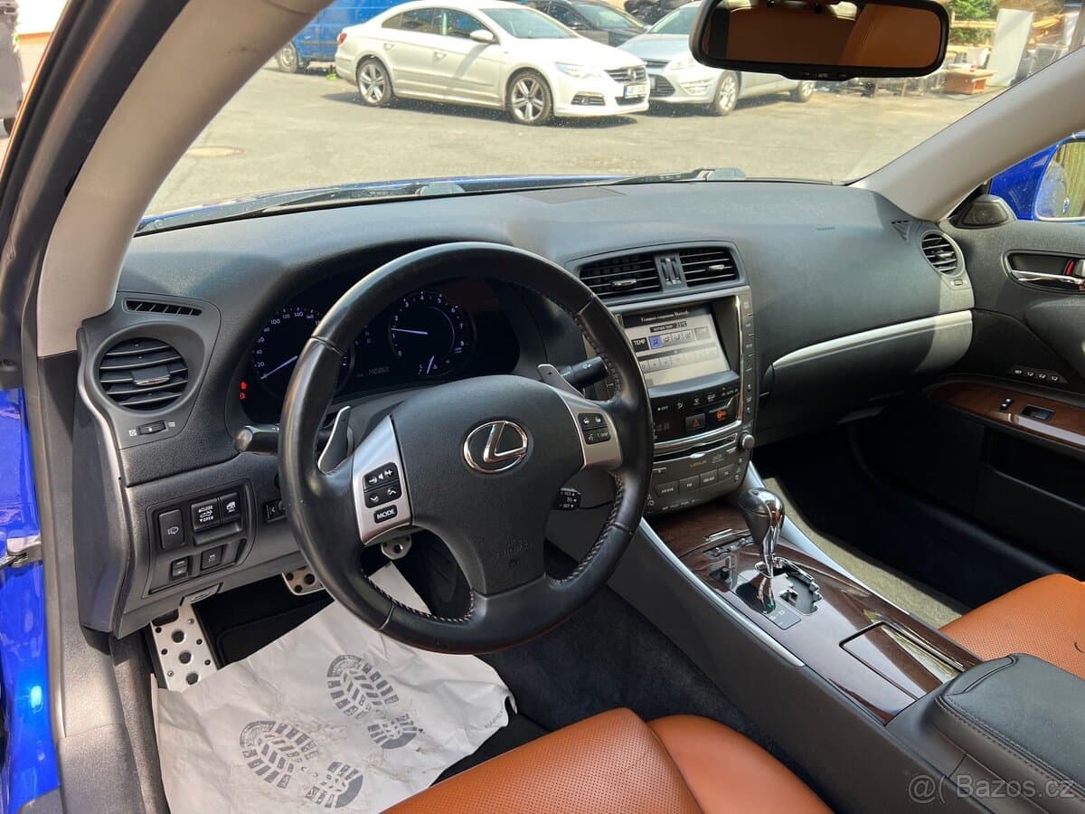 2010 Lexus IS - 11