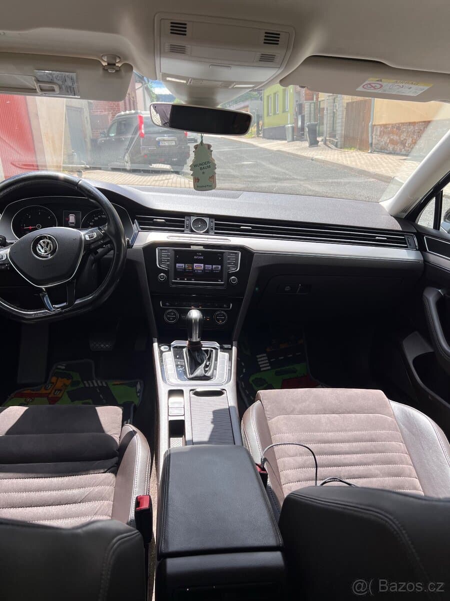 2015 Volkswagen PASSAT - 11