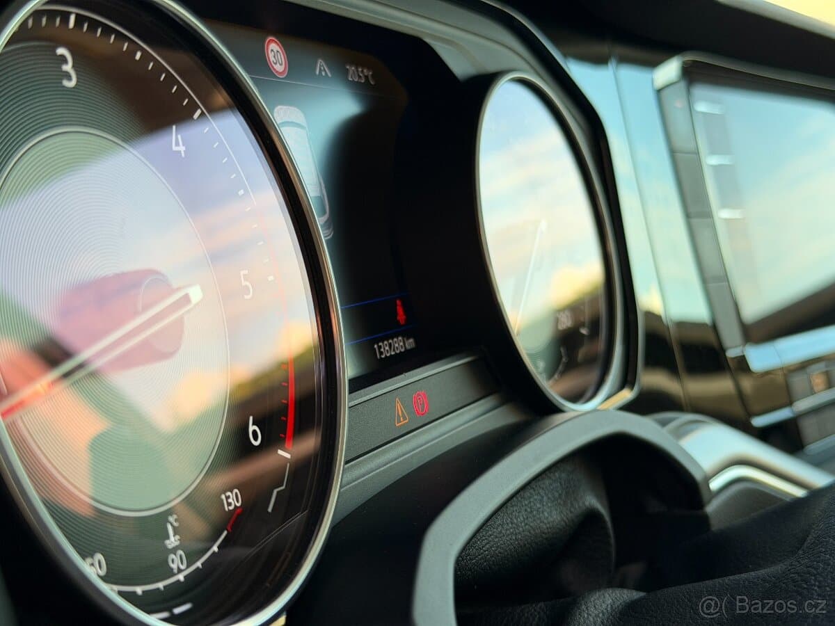 2020 Volkswagen TOUAREG - 11