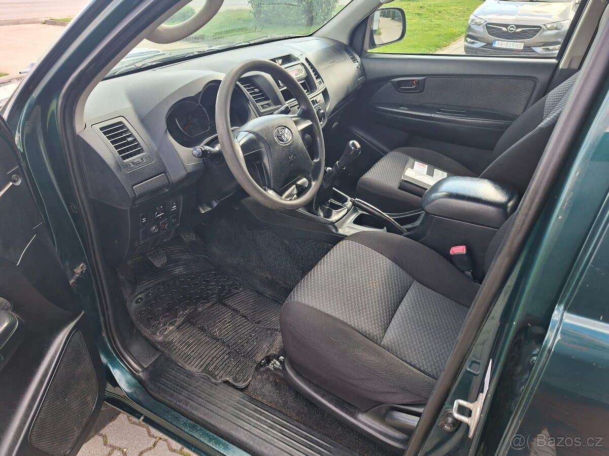 2015 Toyota HILUX - 11