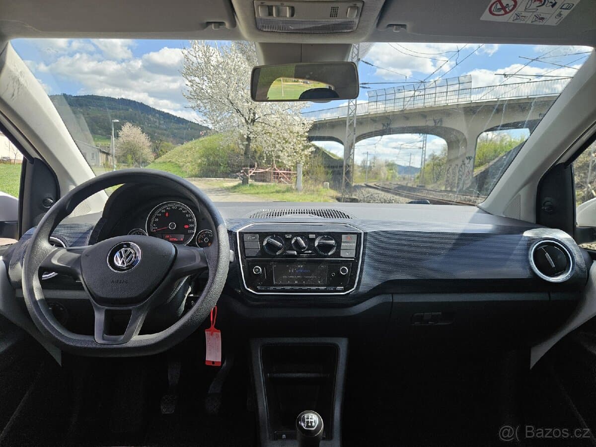 2016 Volkswagen UP! - 11