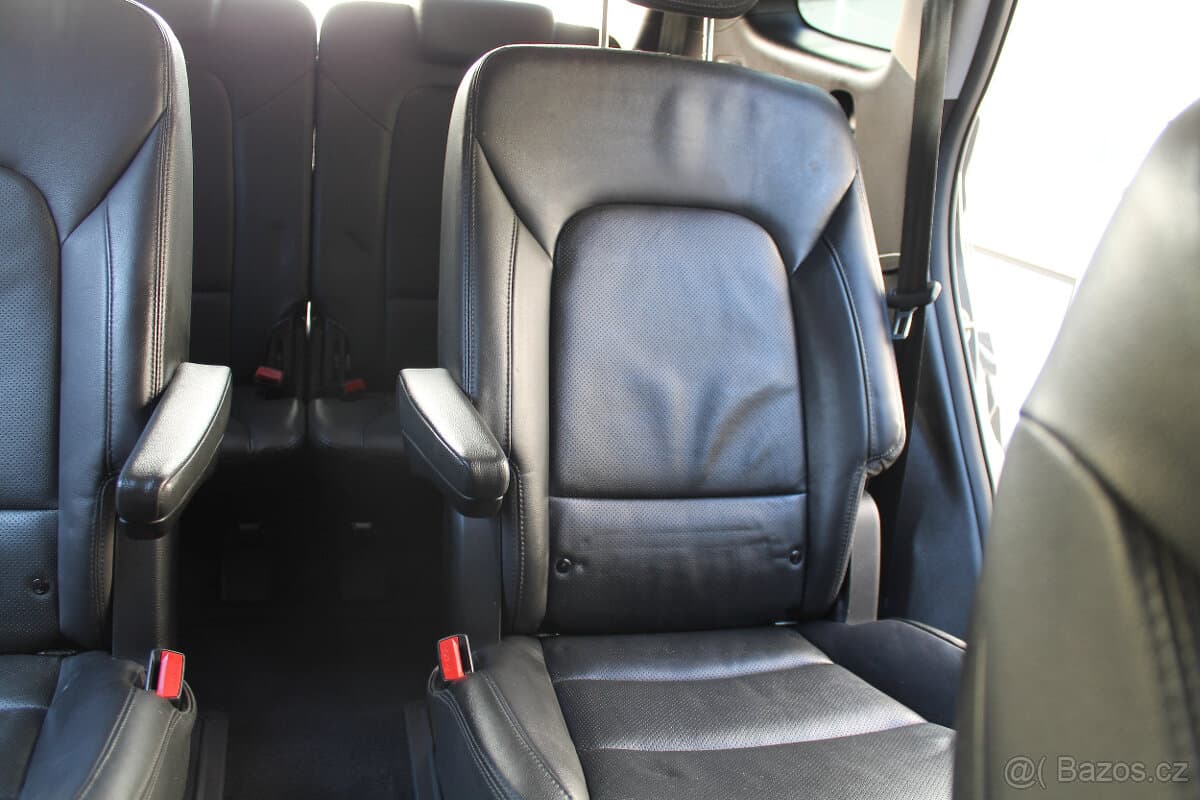 2017 Hyundai SANTA FE - 11