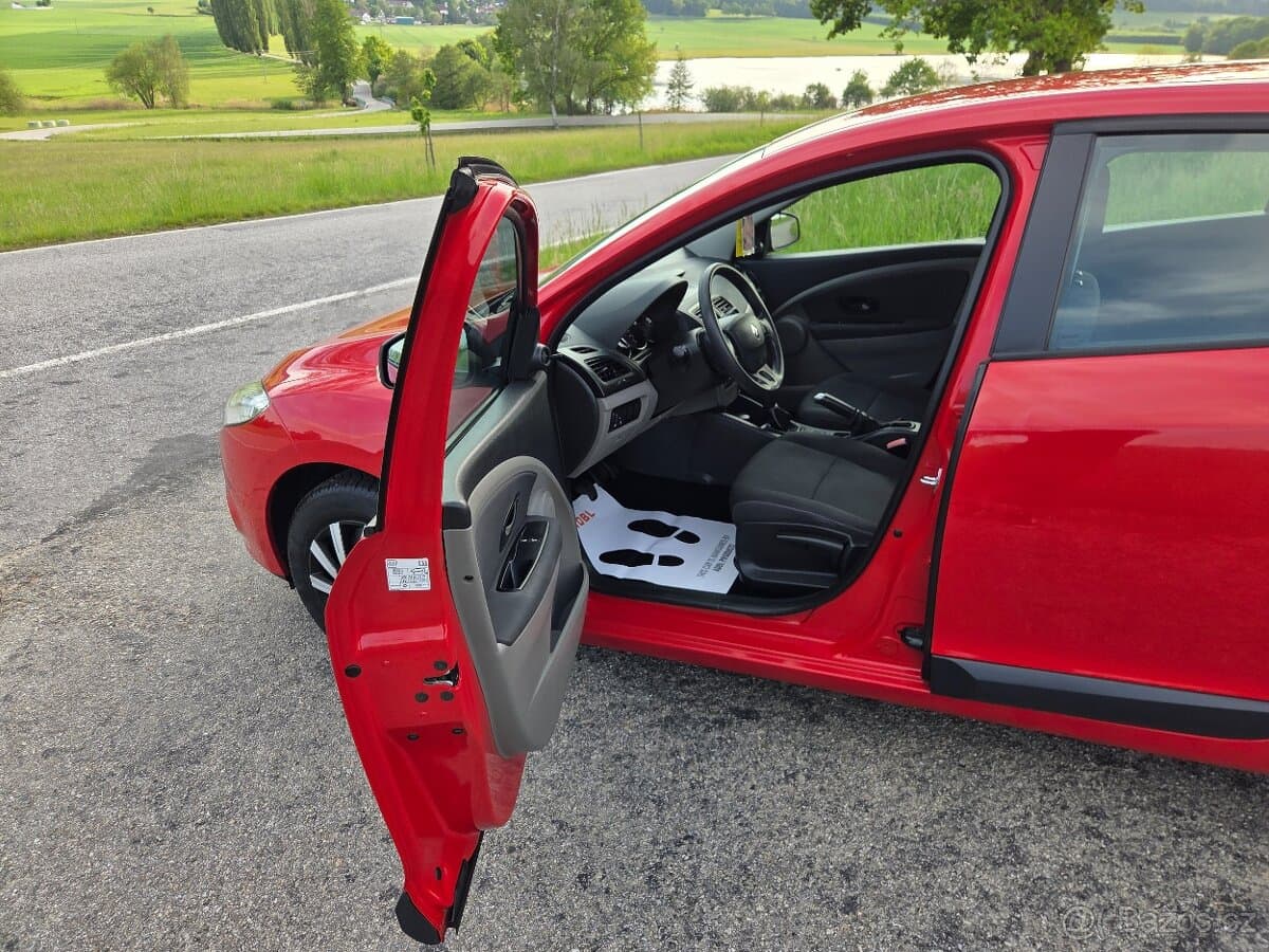 2011 Renault MEGANE - 11