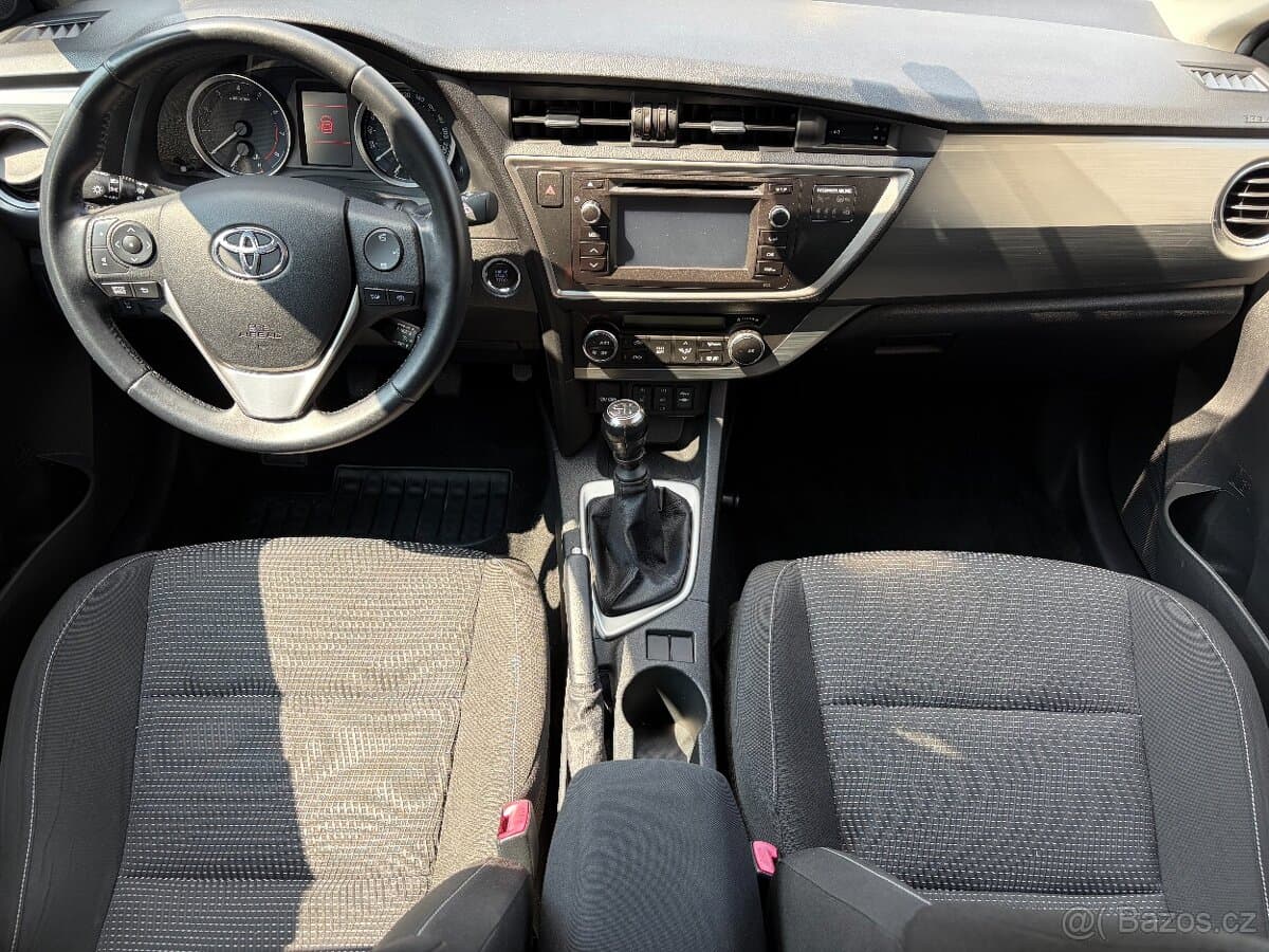 2014 Toyota AURIS - 11