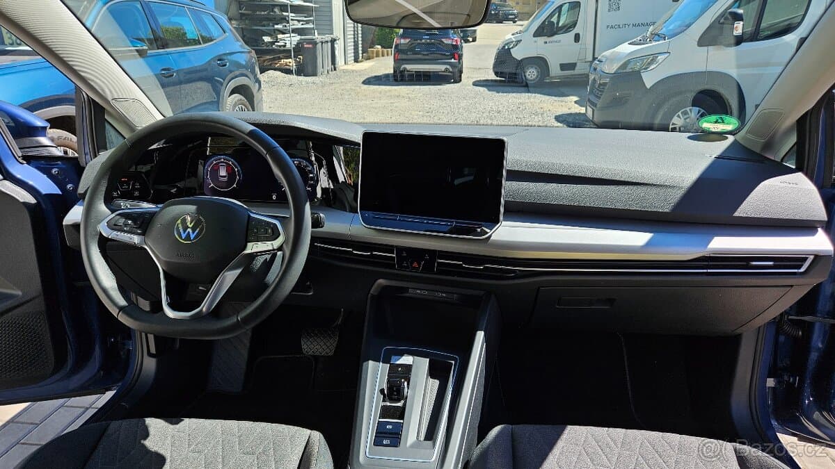 2025 Volkswagen GOLF - 11