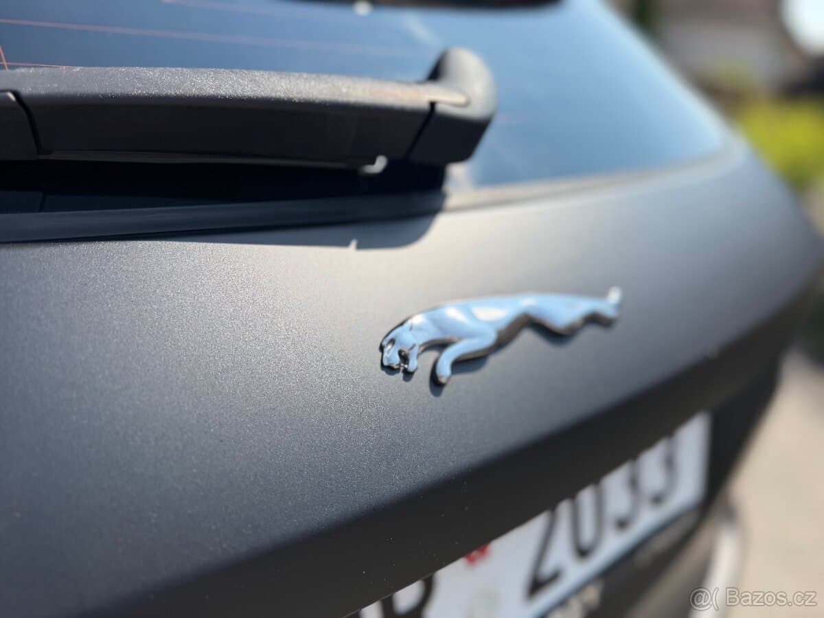 Jaguar F-PACE - 11