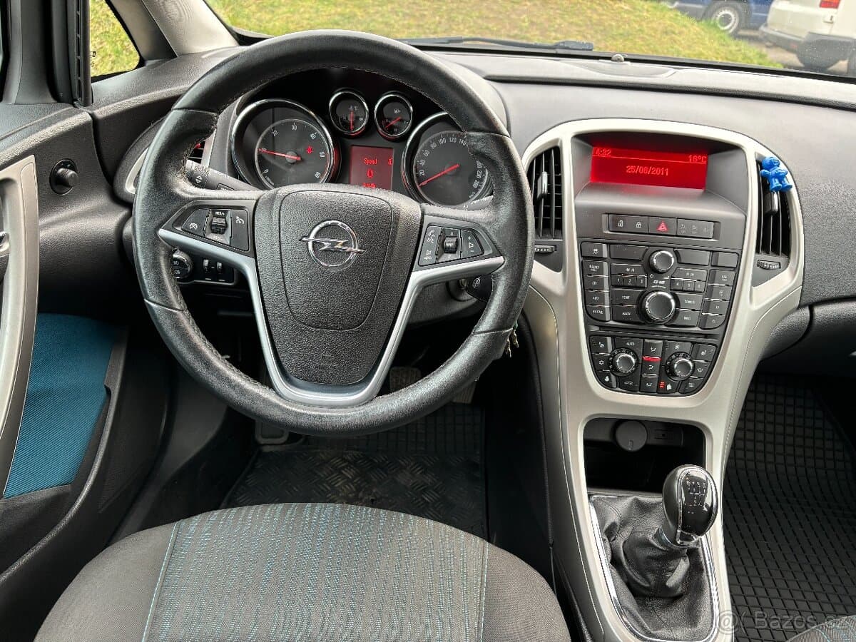 Opel ASTRA - 11