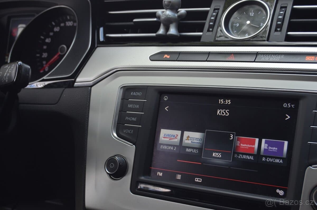 2015 Volkswagen PASSAT - 11