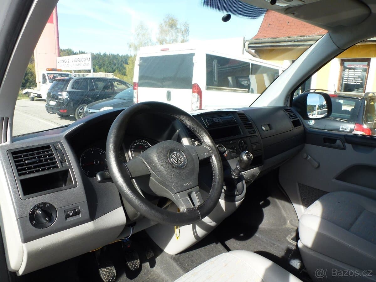 2011 Volkswagen TRANSPORTER - 11