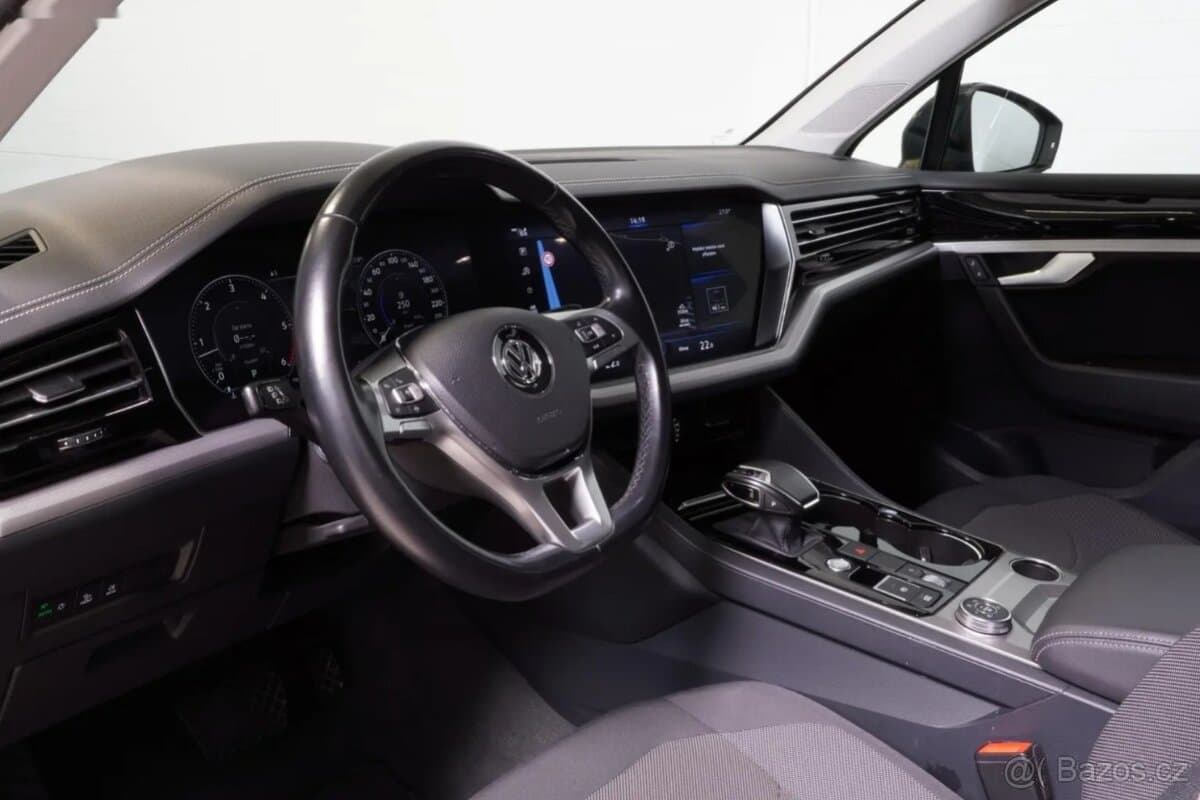 2019 Volkswagen TOUAREG - 11