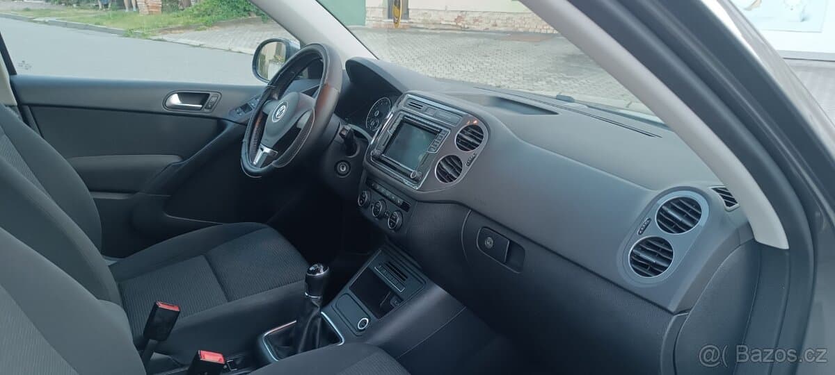 2015 Volkswagen TIGUAN - 11