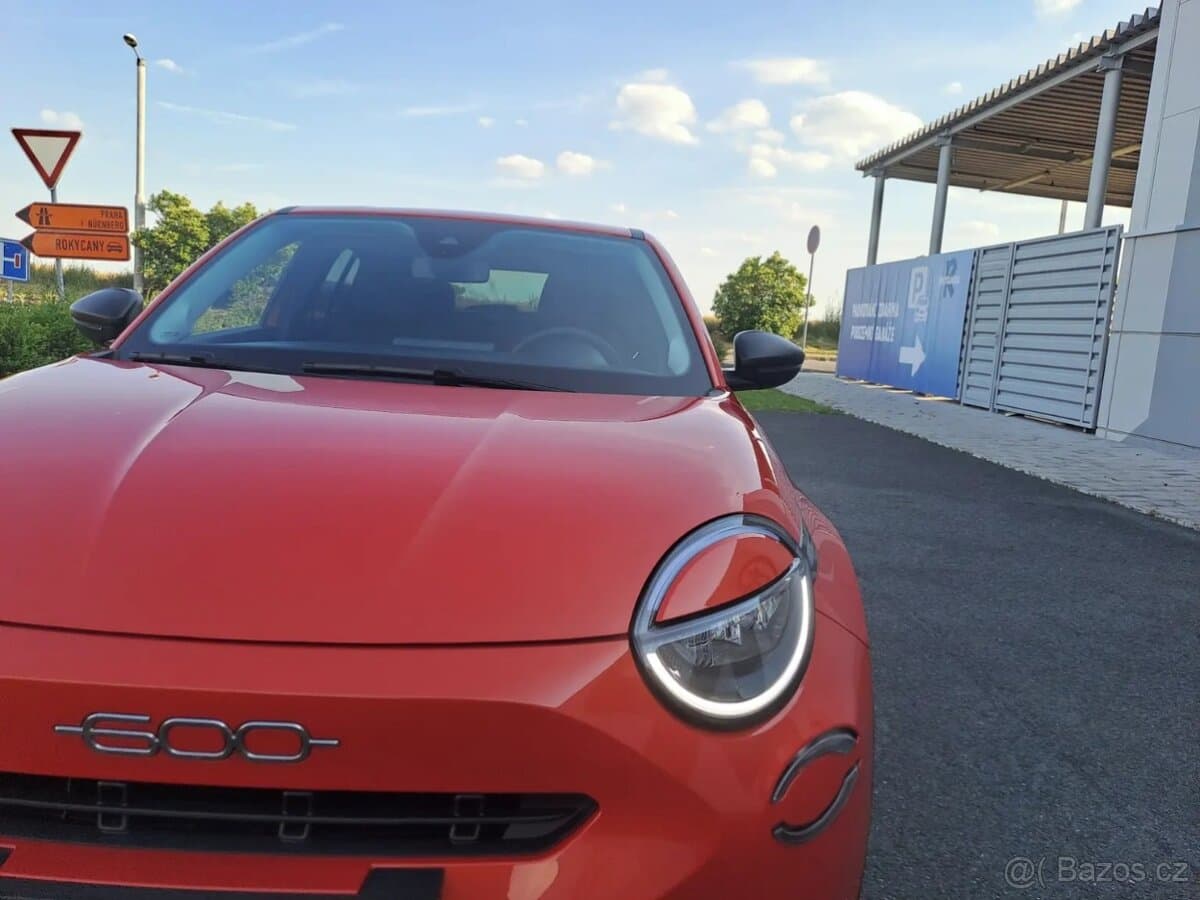 2024 Fiat 600 - 11