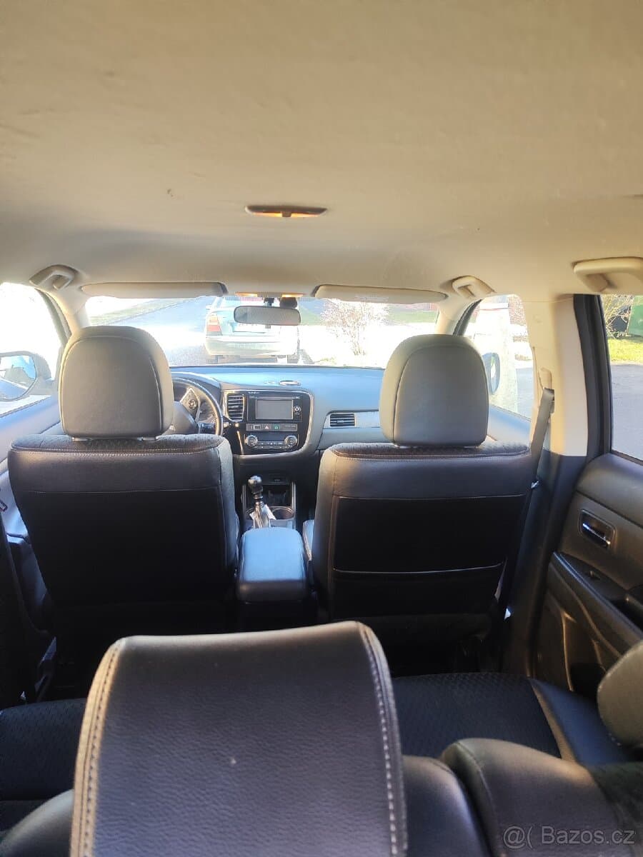 2014 Mitsubishi OUTLANDER - 11