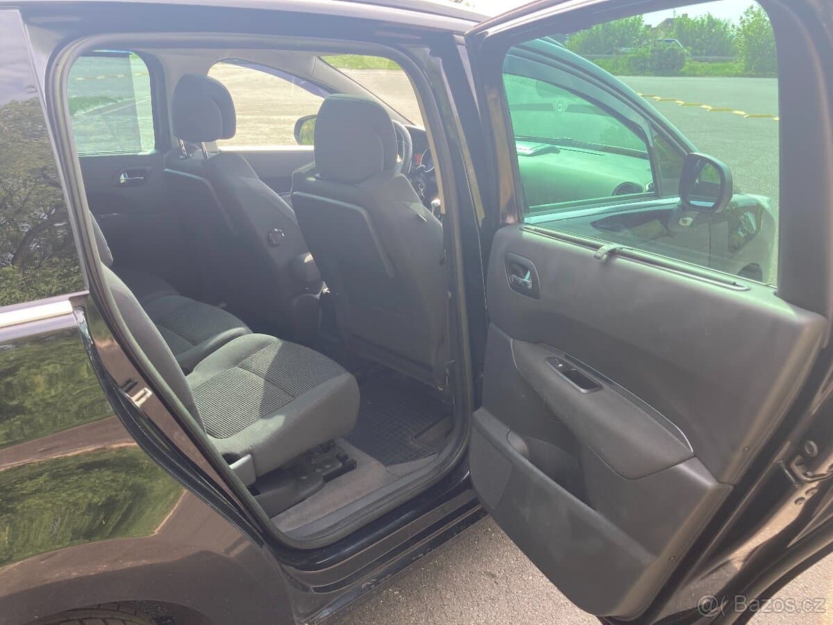 2012 Peugeot 5008 - 11