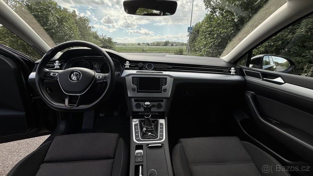 2016 Volkswagen PASSAT - 11