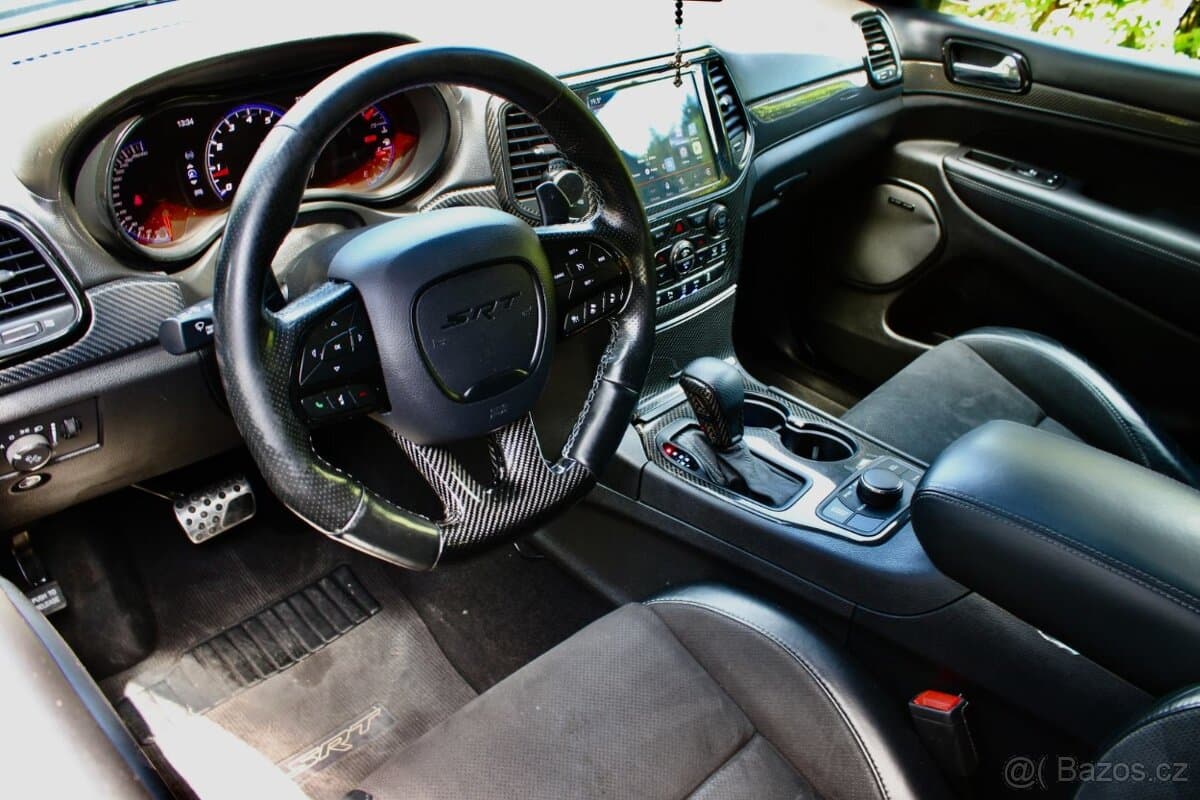 2019 Jeep CHEROKEE - 11