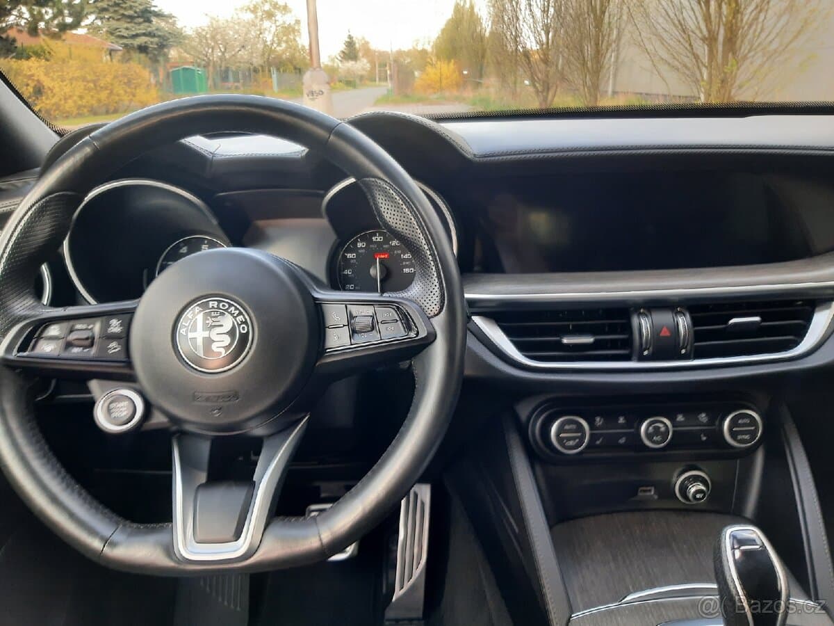 2022 Alfa Romeo STELVIO - 11