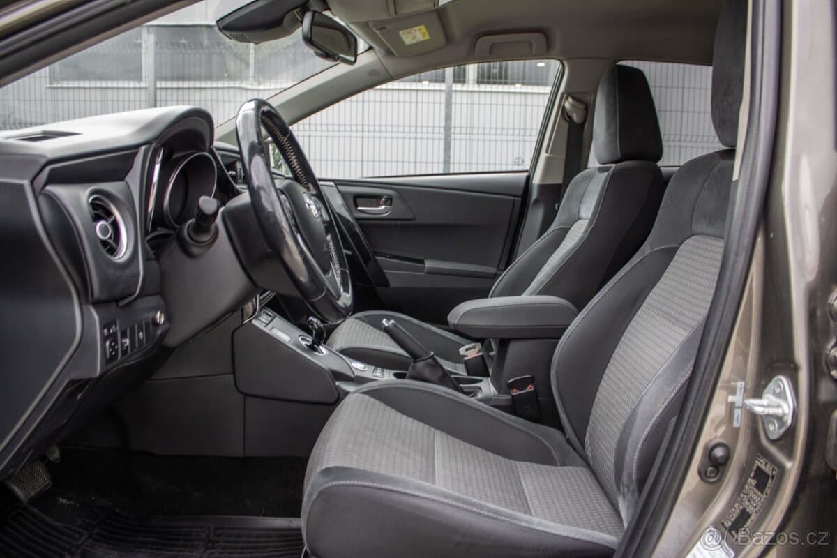 2018 Toyota AURIS - 11