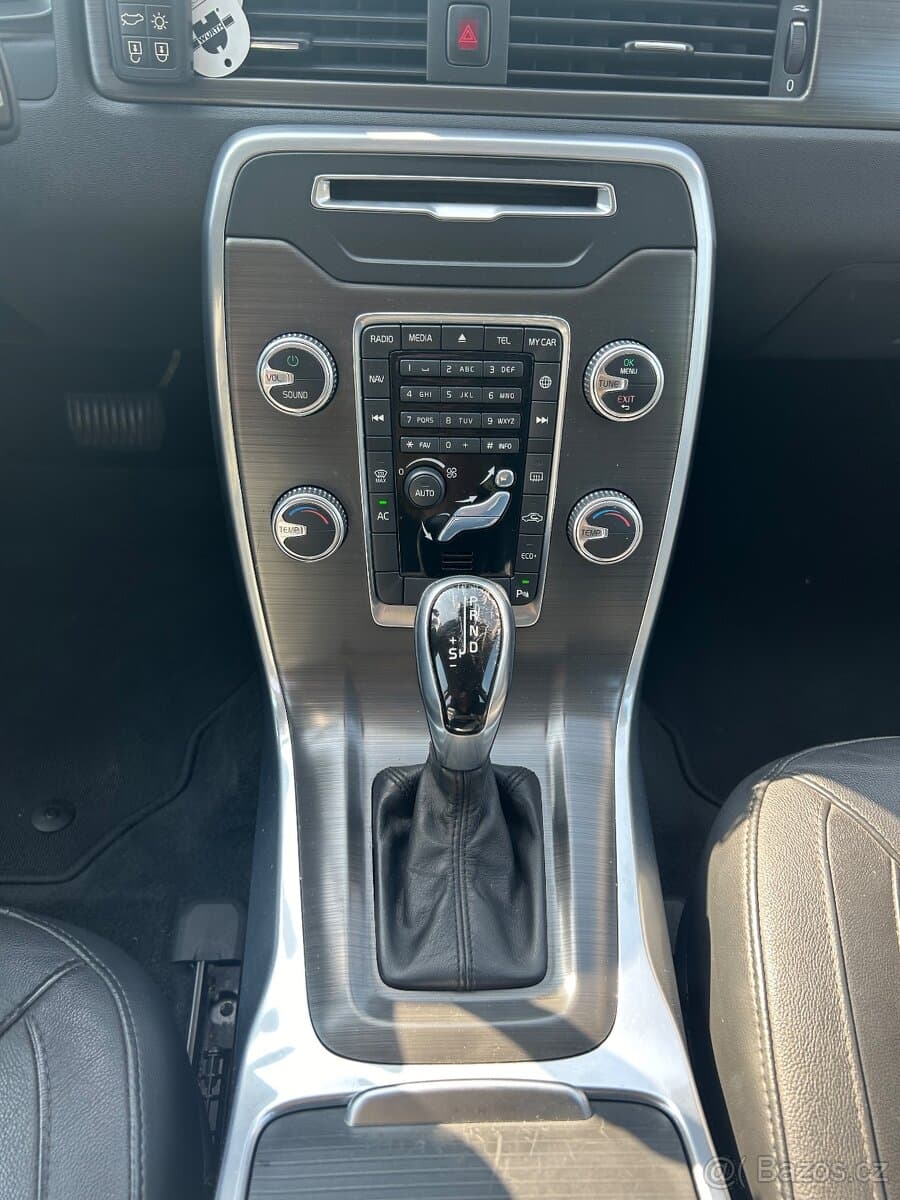 2015 Volvo V70 - 11
