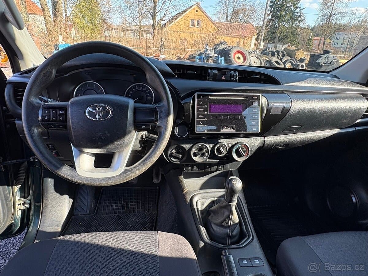 2017 Toyota HILUX - 11