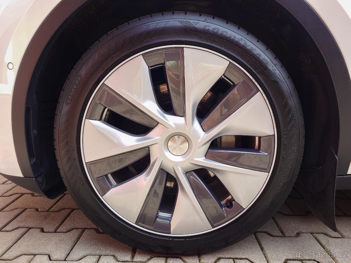 2022 Tesla MODEL Y - 11
