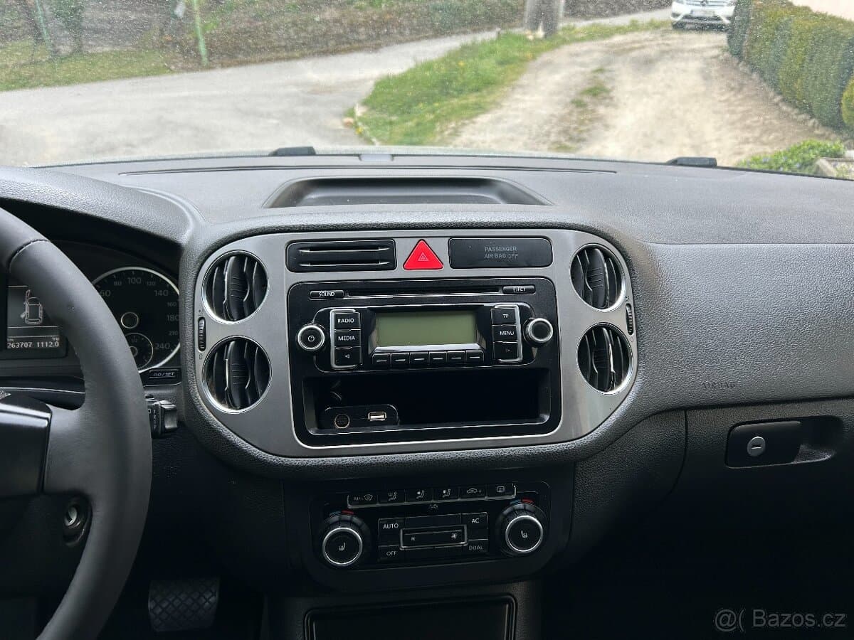 2010 Volkswagen TIGUAN - 11