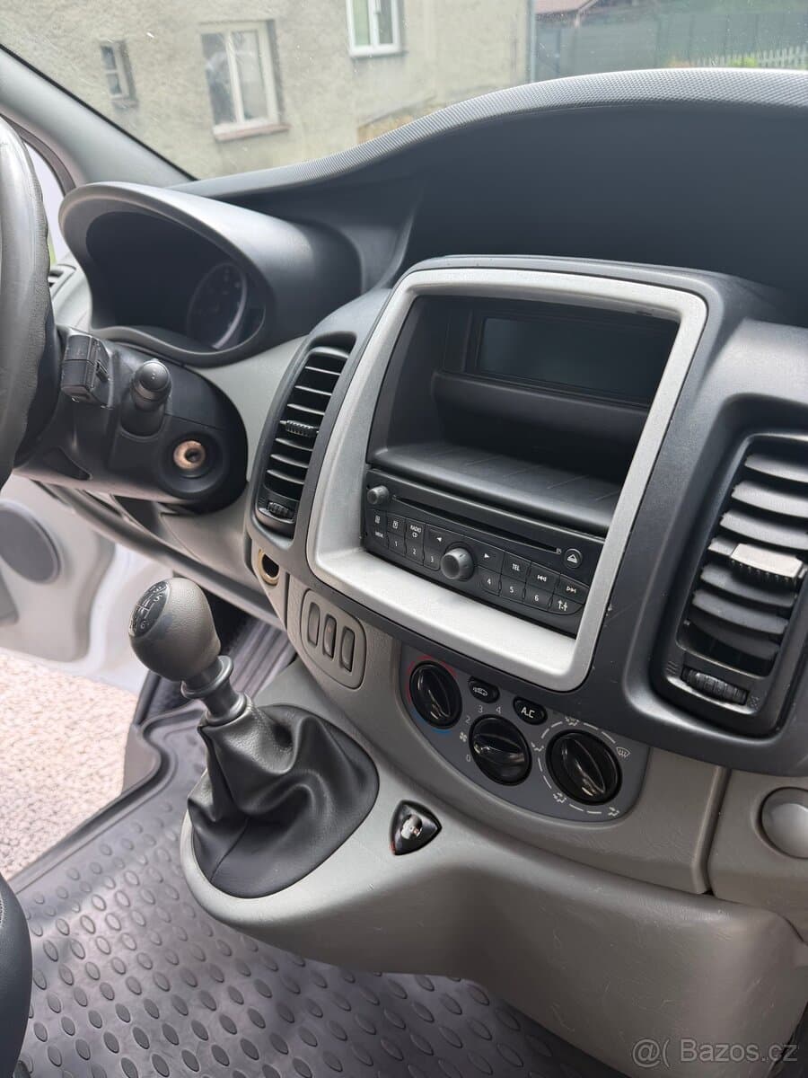 2011 Renault TRAFIC - 11