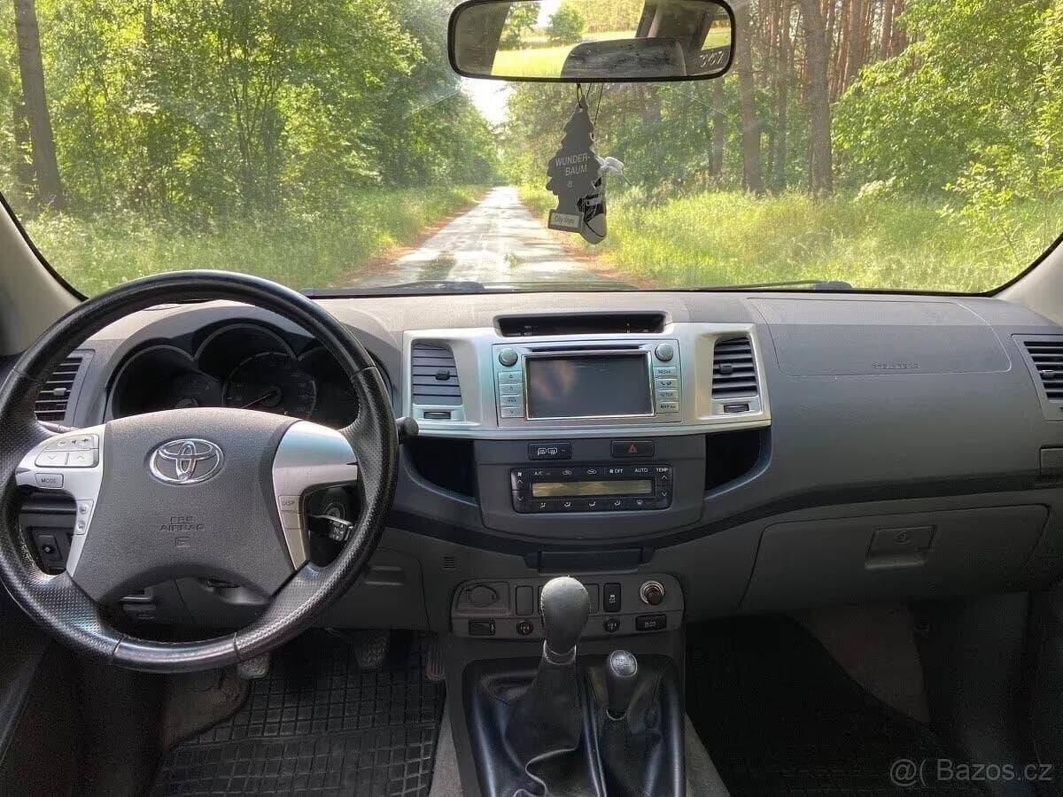 2012 Toyota HILUX - 11