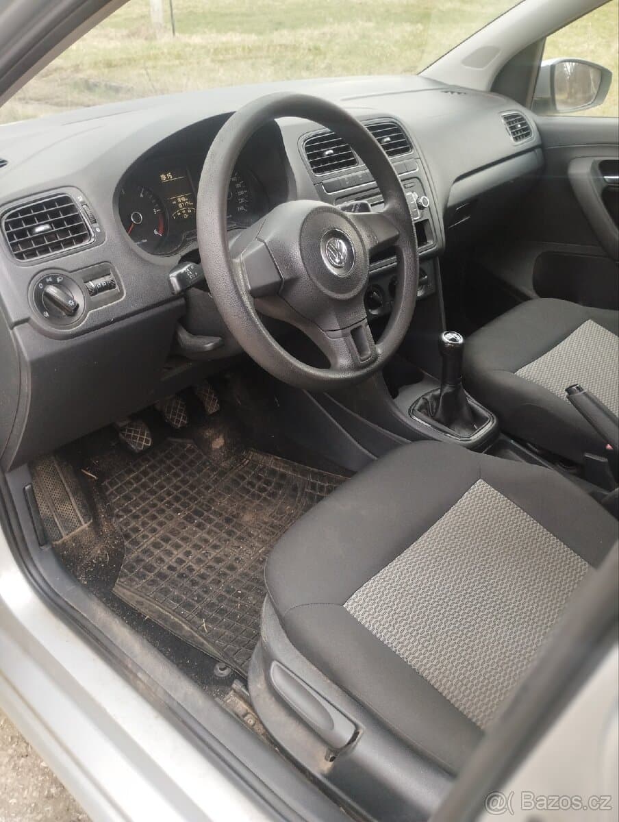 2012 Volkswagen POLO - 11
