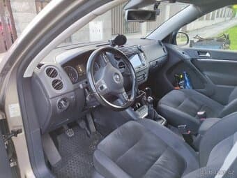 2011 Volkswagen TIGUAN - 11