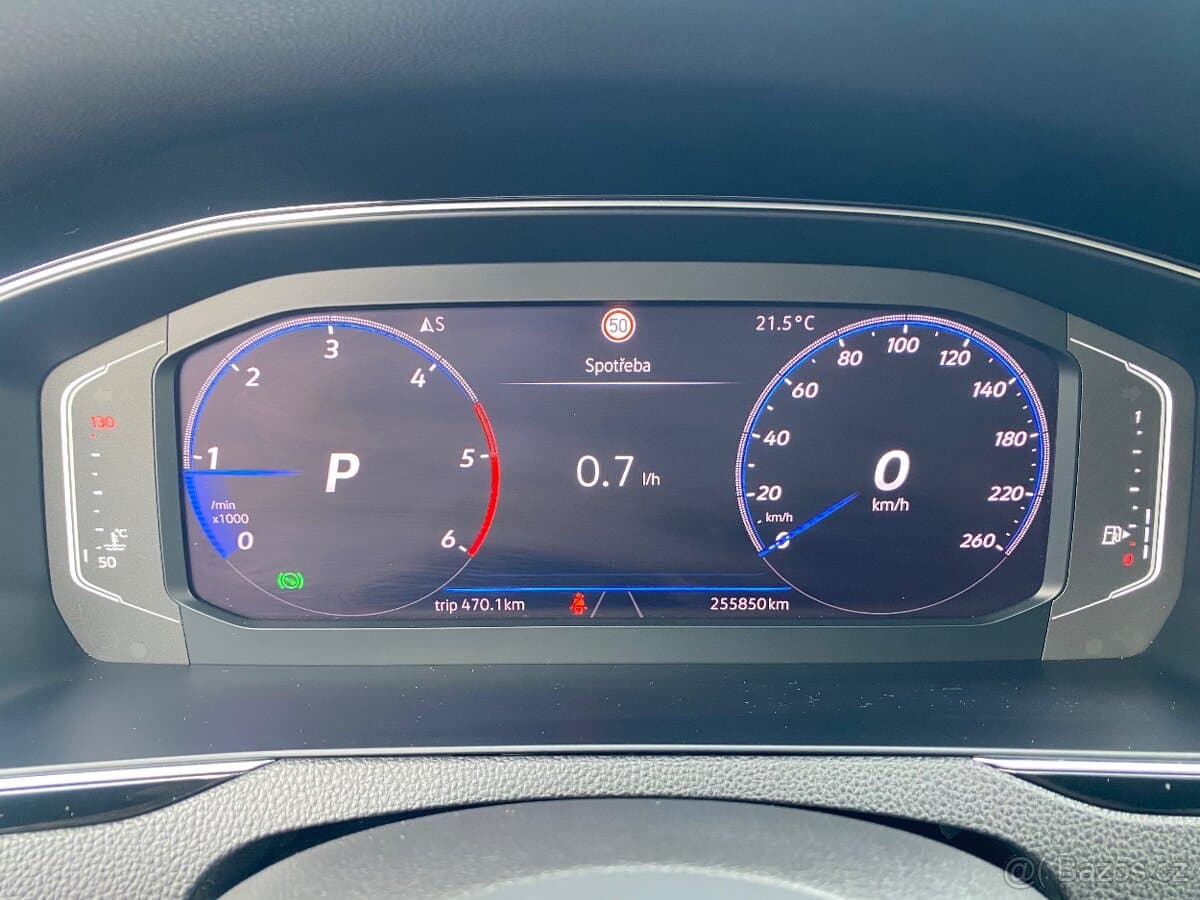 2019 Volkswagen PASSAT - 11