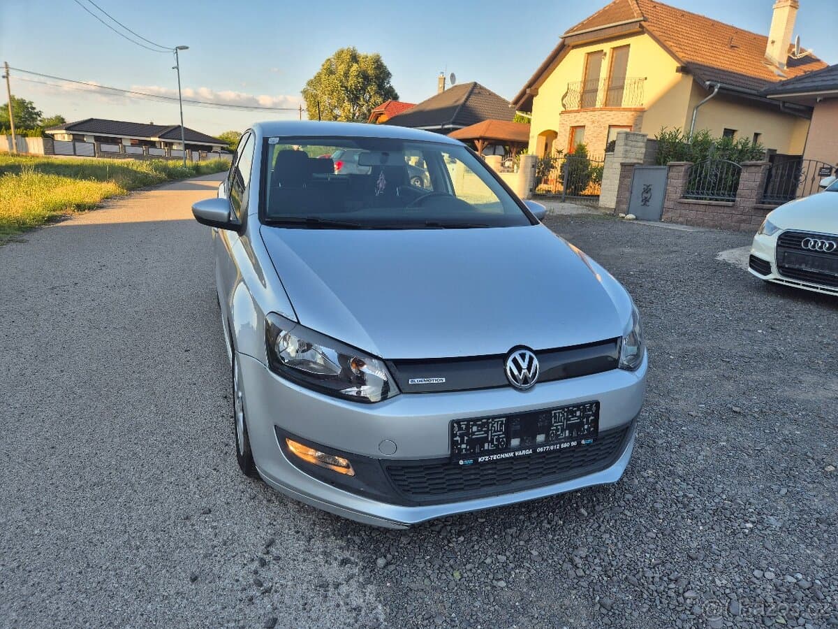 2011 Volkswagen POLO - 11