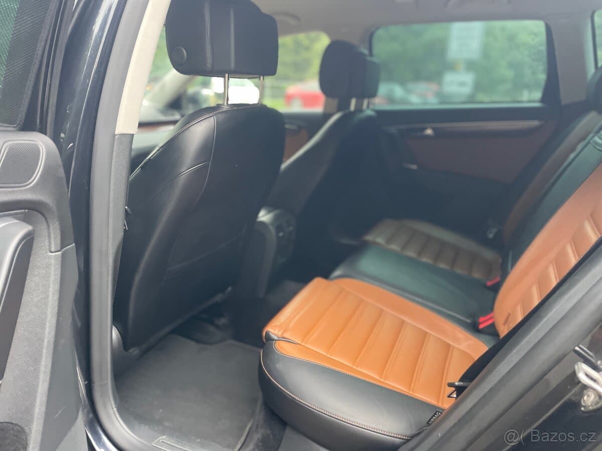 2012 Volkswagen PASSAT - 11