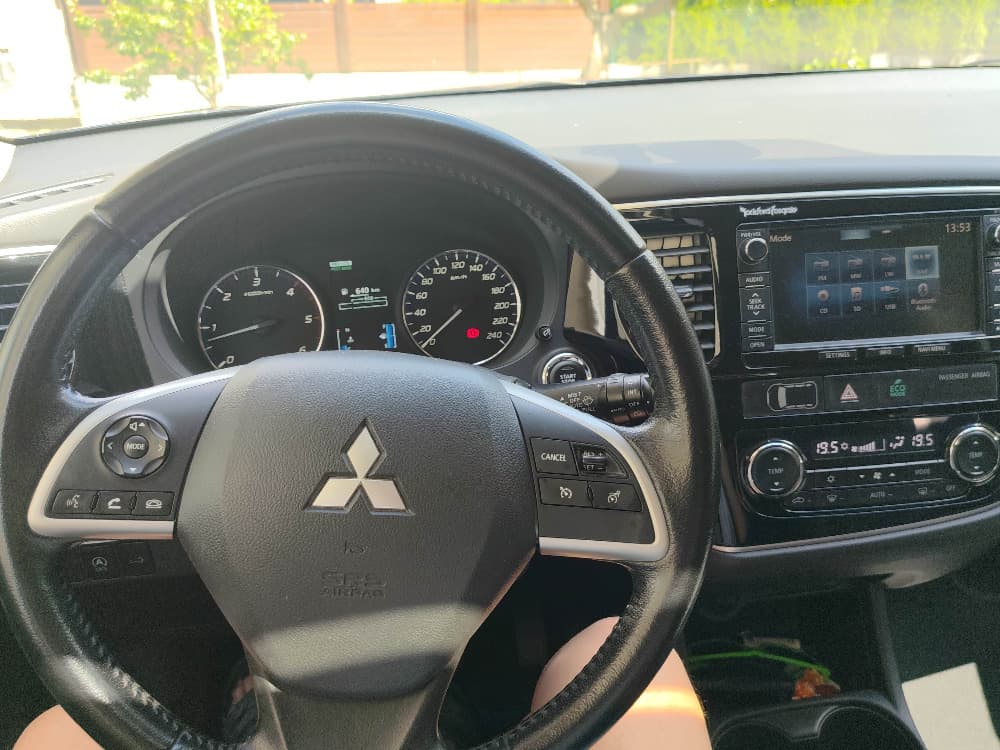 2014 Mitsubishi OUTLANDER - 11