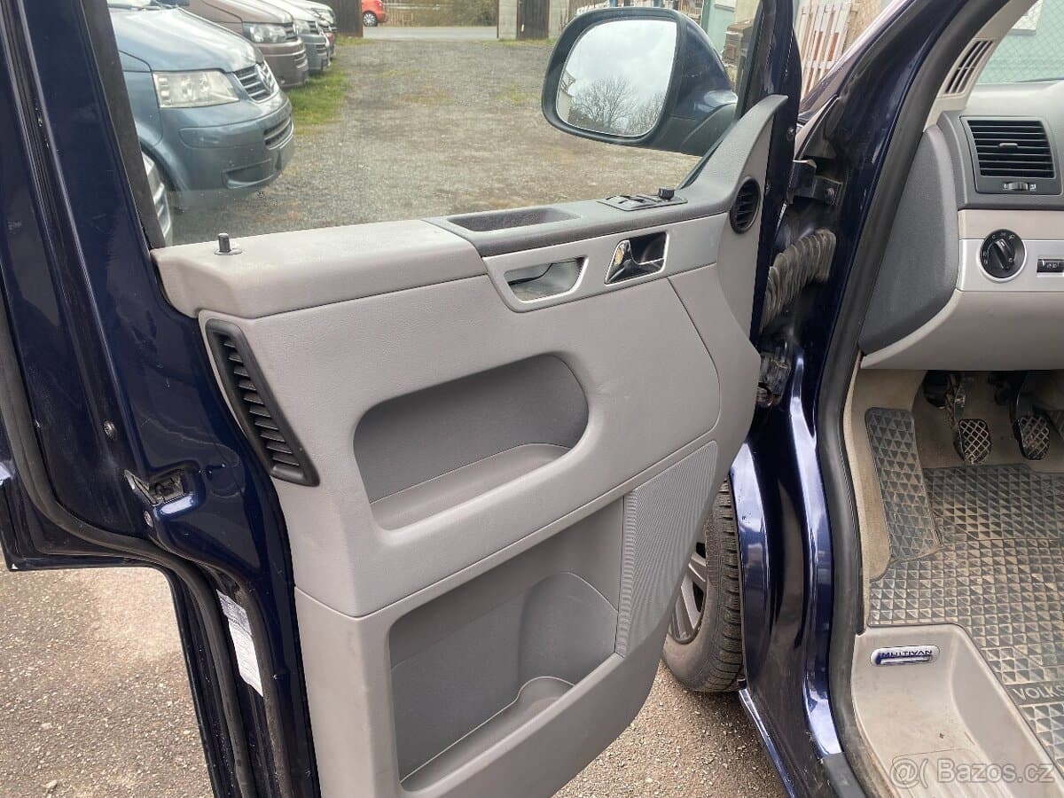 2010 Volkswagen MULTIVAN - 11