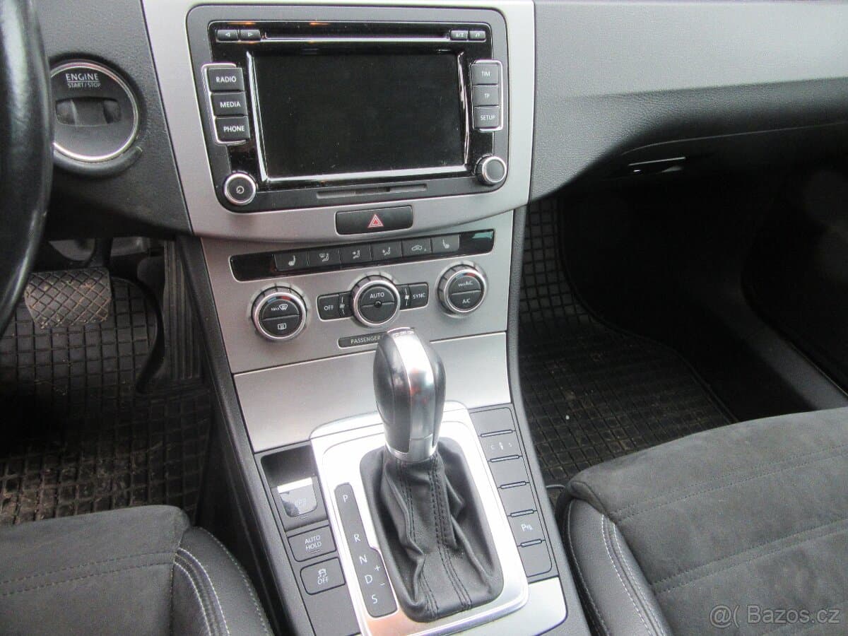 2012 Volkswagen PASSAT CC - 11