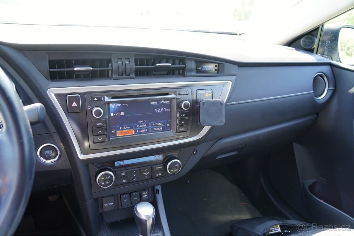 2014 Toyota AURIS - 11