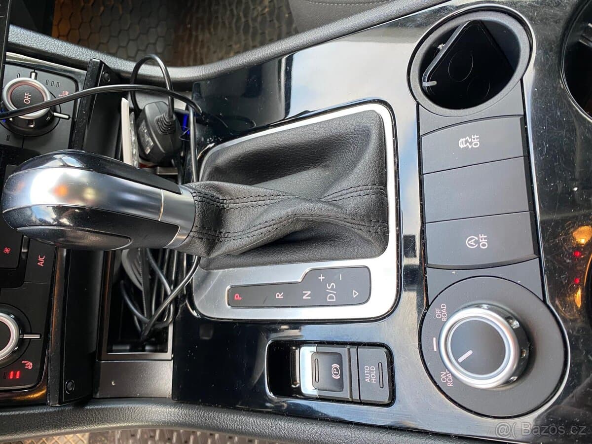 2013 Volkswagen TOUAREG - 11