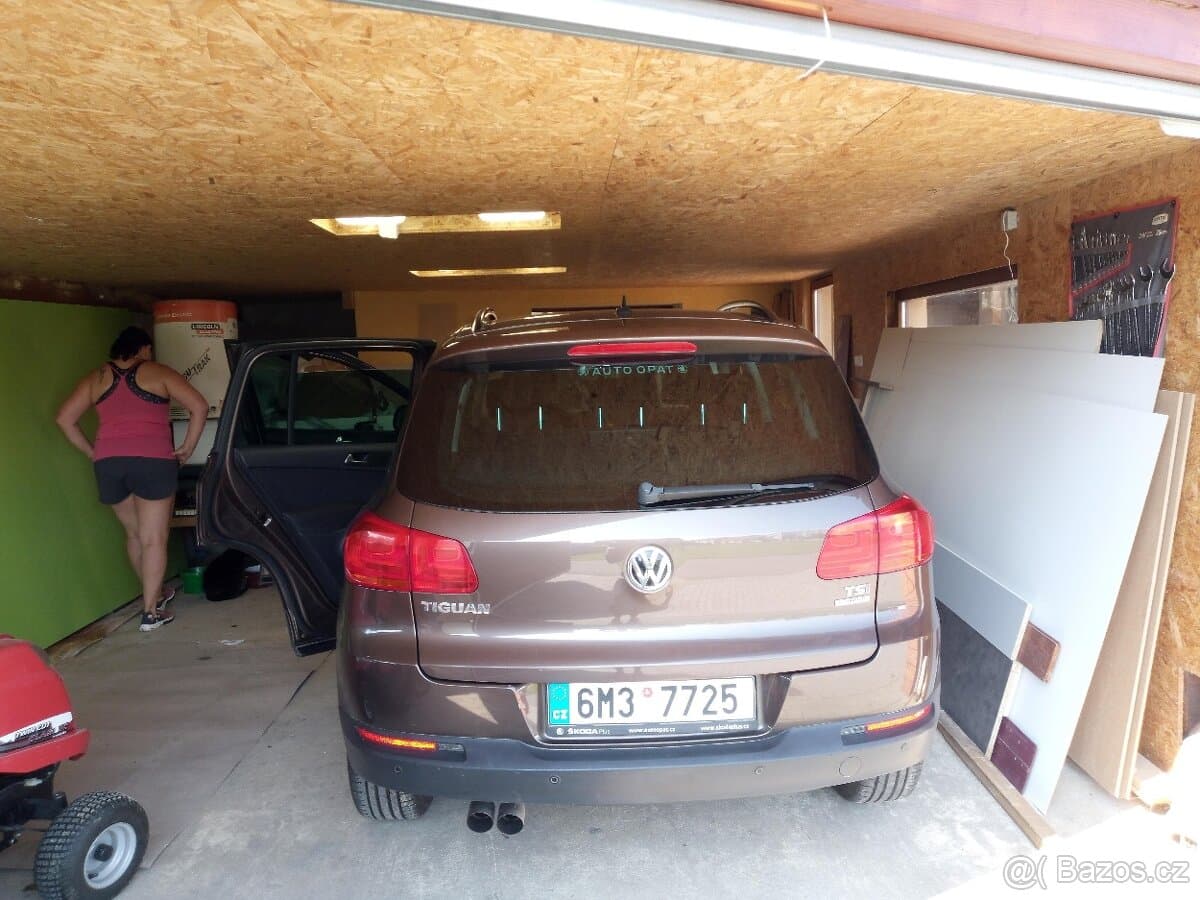 2012 Volkswagen TIGUAN - 11