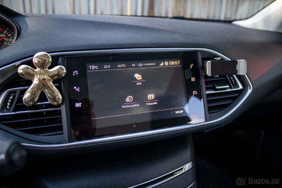 2018 Peugeot 308 - 11